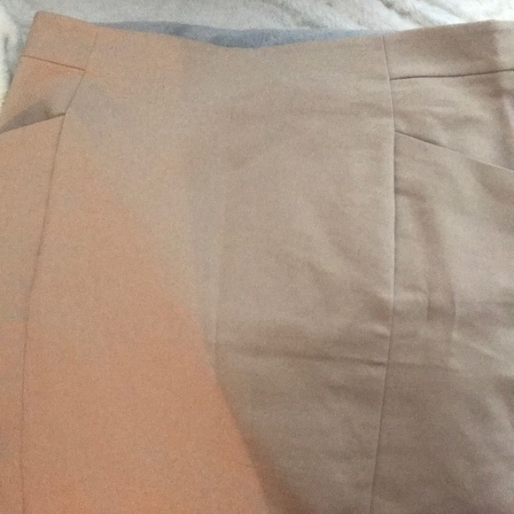 H&M Skirt - Picture 2 of 5